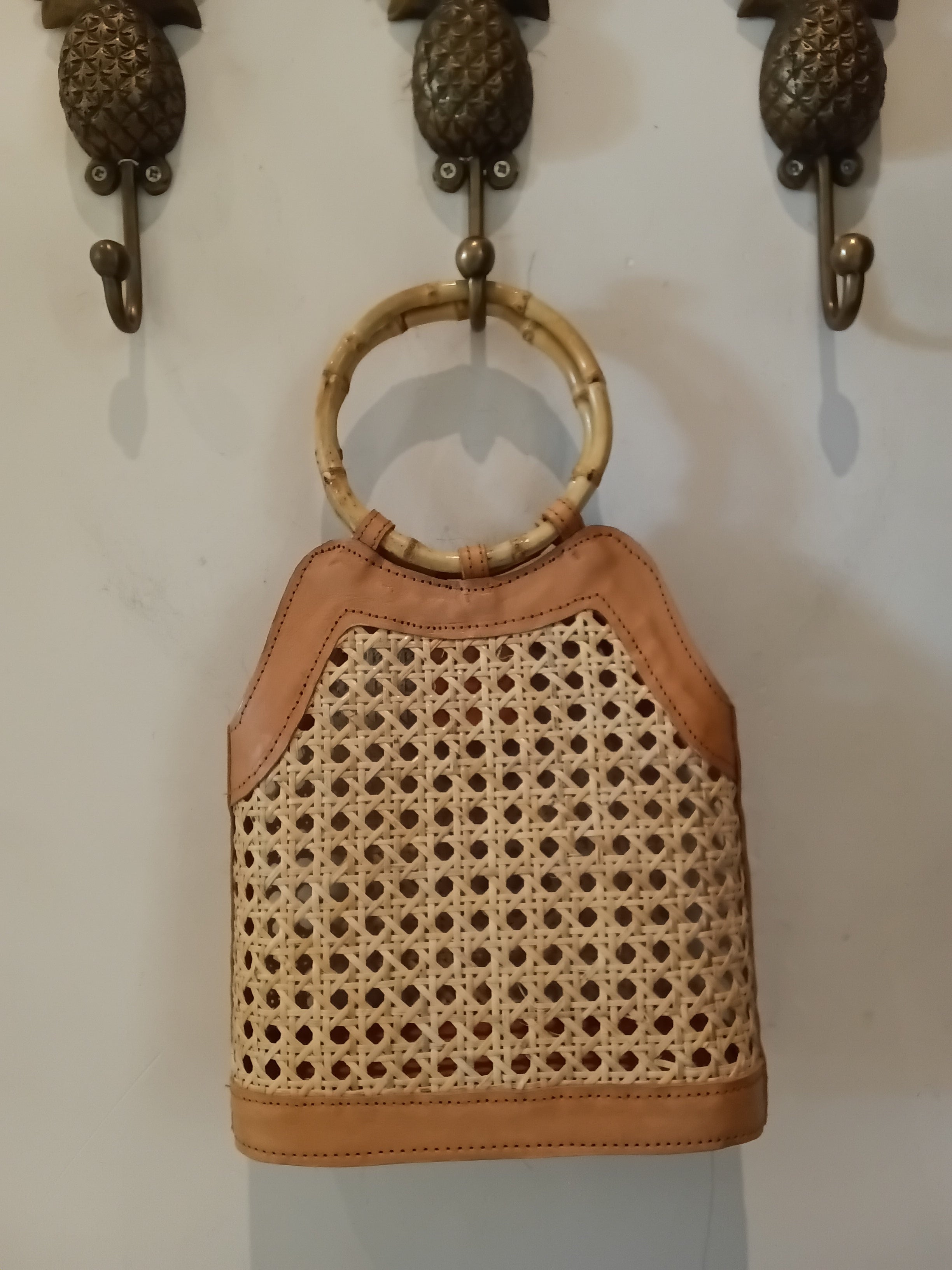 RATTAN MATA HOLL ROTTAN