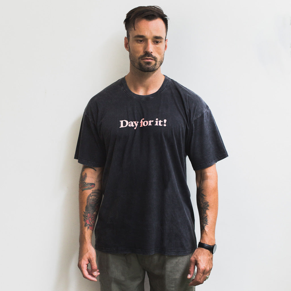 DAY FOR IT TEE | black