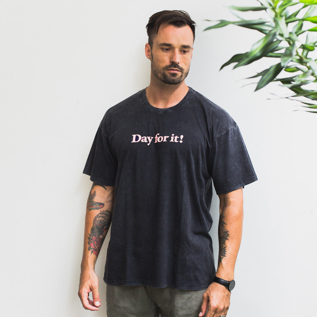 DAY FOR IT TEE | black