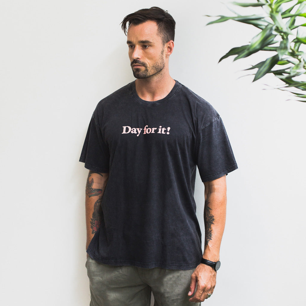 DAY FOR IT TEE | black